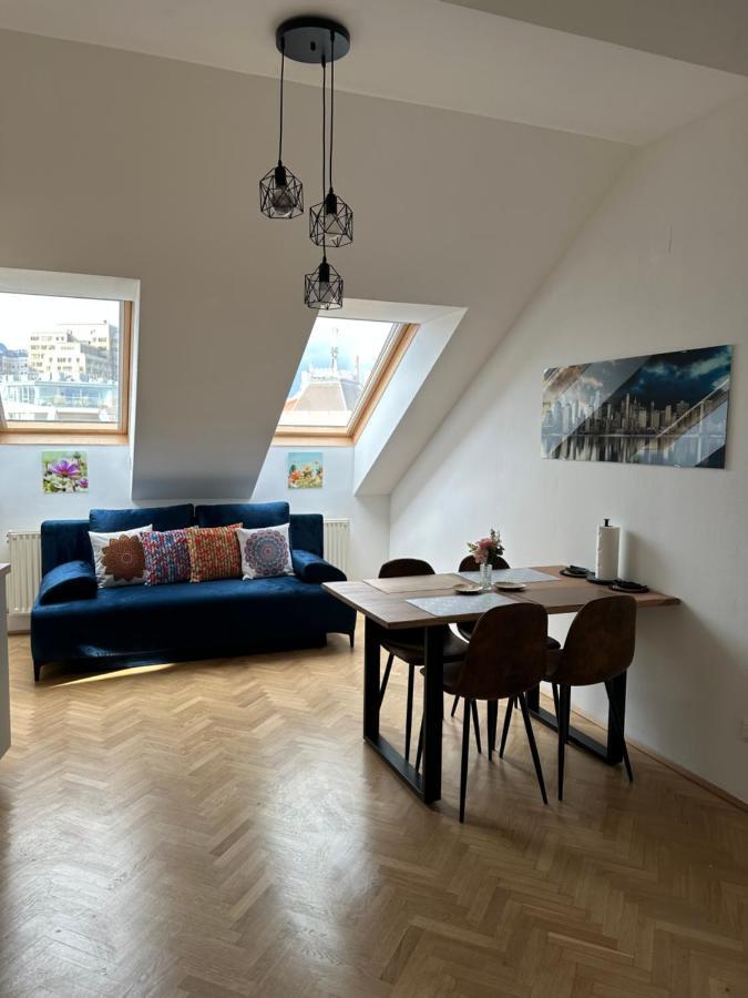 Klimatisiertes Dachgeschoss City Apartment In Zentrum Wiens Esterno foto