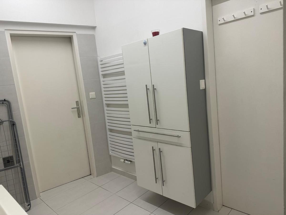 Klimatisiertes Dachgeschoss City Apartment In Zentrum Wiens Esterno foto