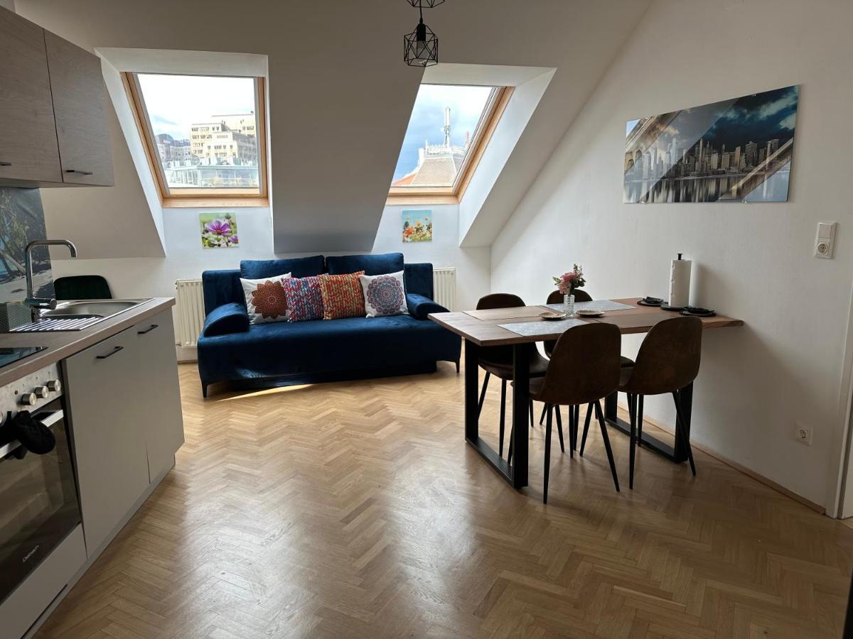 Klimatisiertes Dachgeschoss City Apartment In Zentrum Wiens Esterno foto