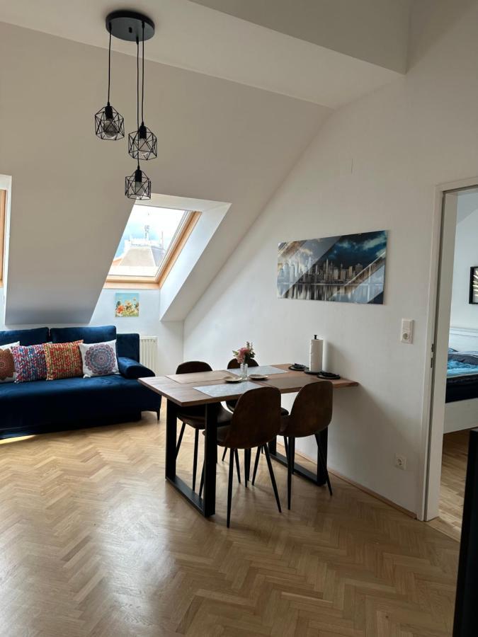 Klimatisiertes Dachgeschoss City Apartment In Zentrum Wiens Esterno foto