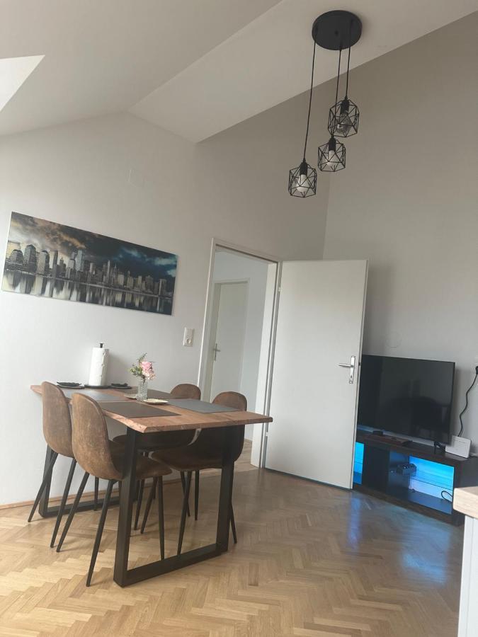 Klimatisiertes Dachgeschoss City Apartment In Zentrum Wiens Esterno foto