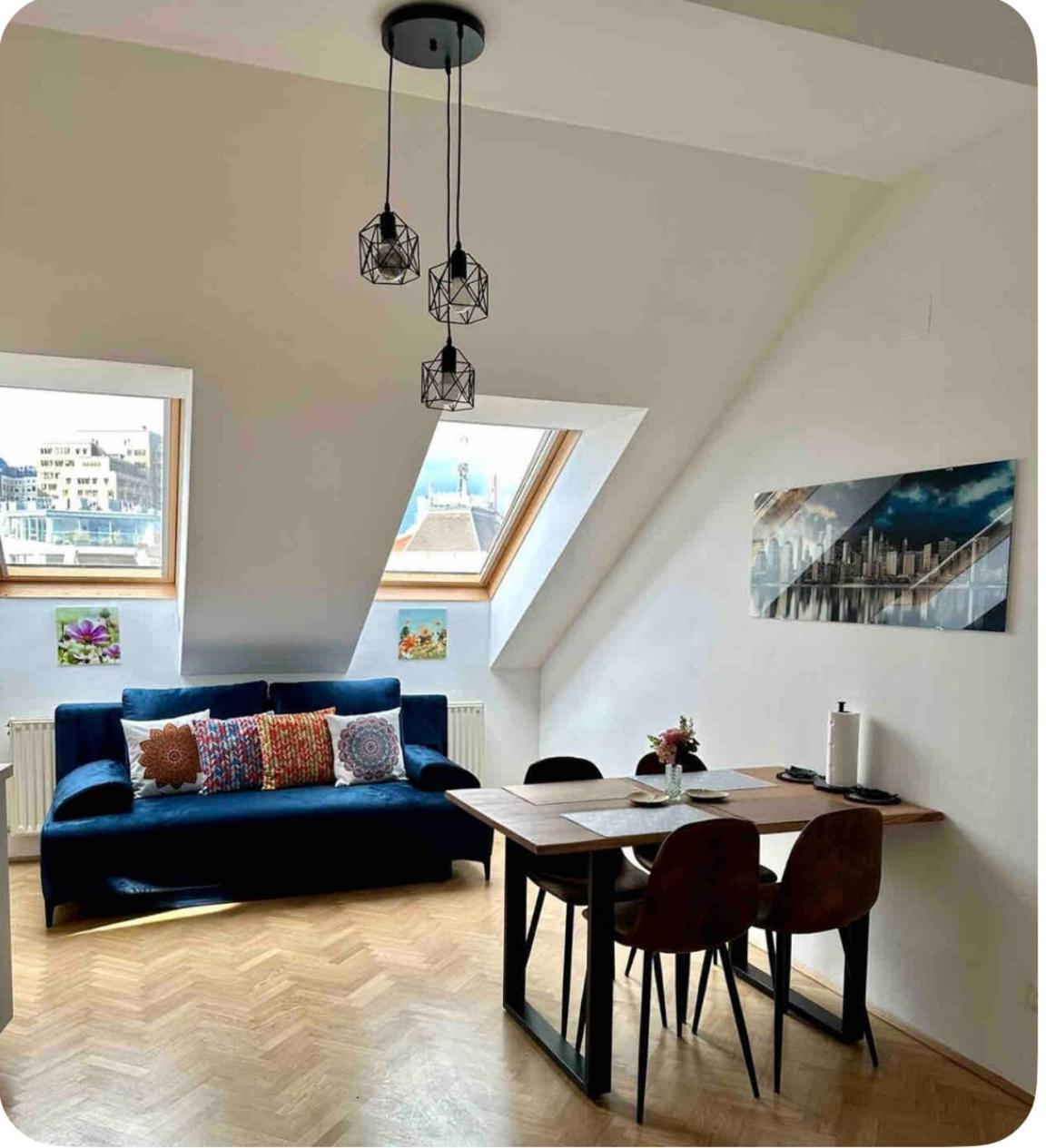 Klimatisiertes Dachgeschoss City Apartment In Zentrum Wiens Esterno foto